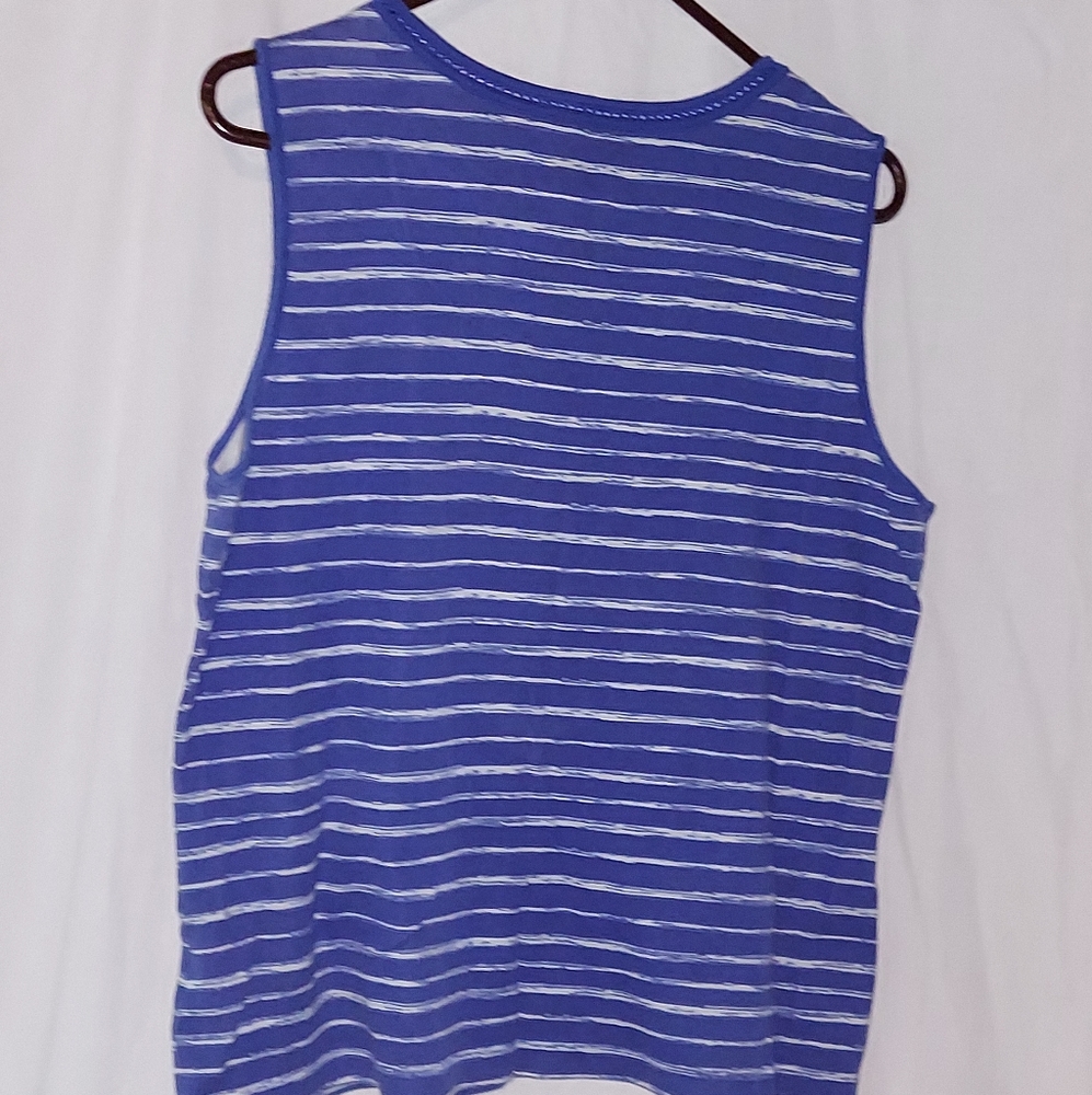 Sleeveless shirt - Picture 2 of 3